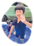 放課後等デイサービスで遊ぶ子ども-2